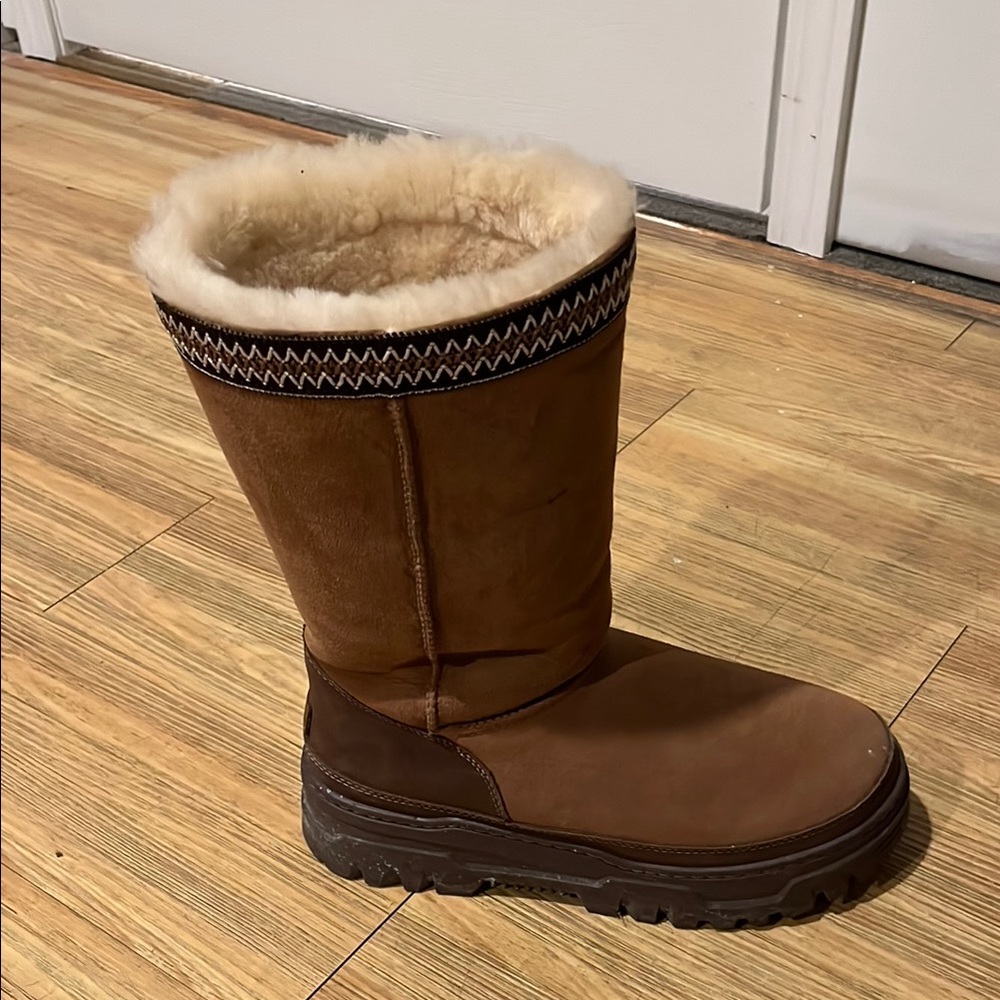 Brown Winter Boots with Plush Lining and Sturdy Sole